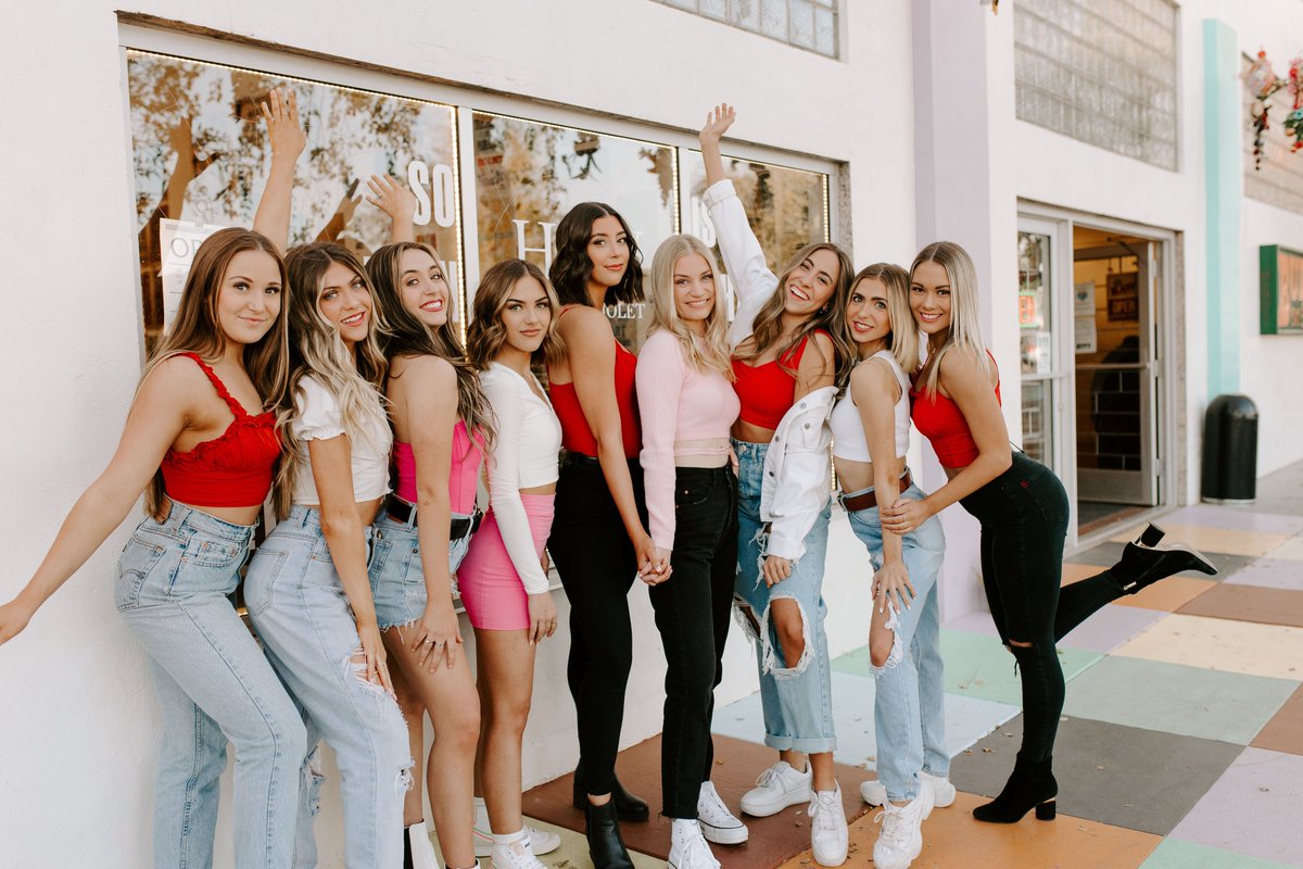 paigeriannn's tweet photo. Galentines is a VERY important holiday 💌 https://t.co/82IZyvp8TV
