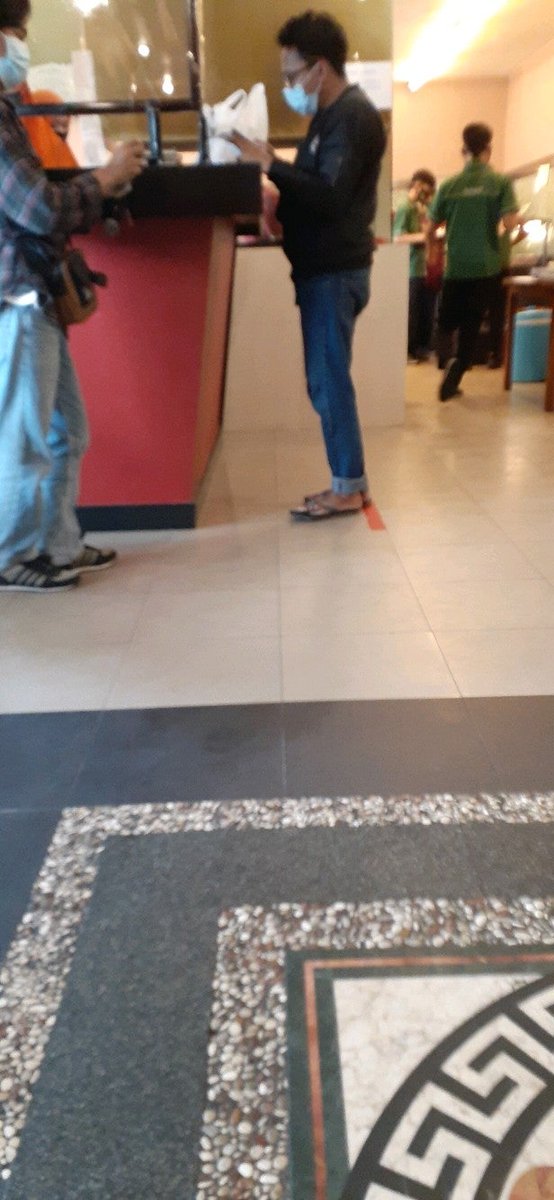 Yulayy's tweet photo. Ngantrii (@ Pagi Sore in Jakarta Pusat - DKI Jakarta, Indonesia) https://t.co/gKQ6KNljnX https://t.co/IF4UB3VBYb