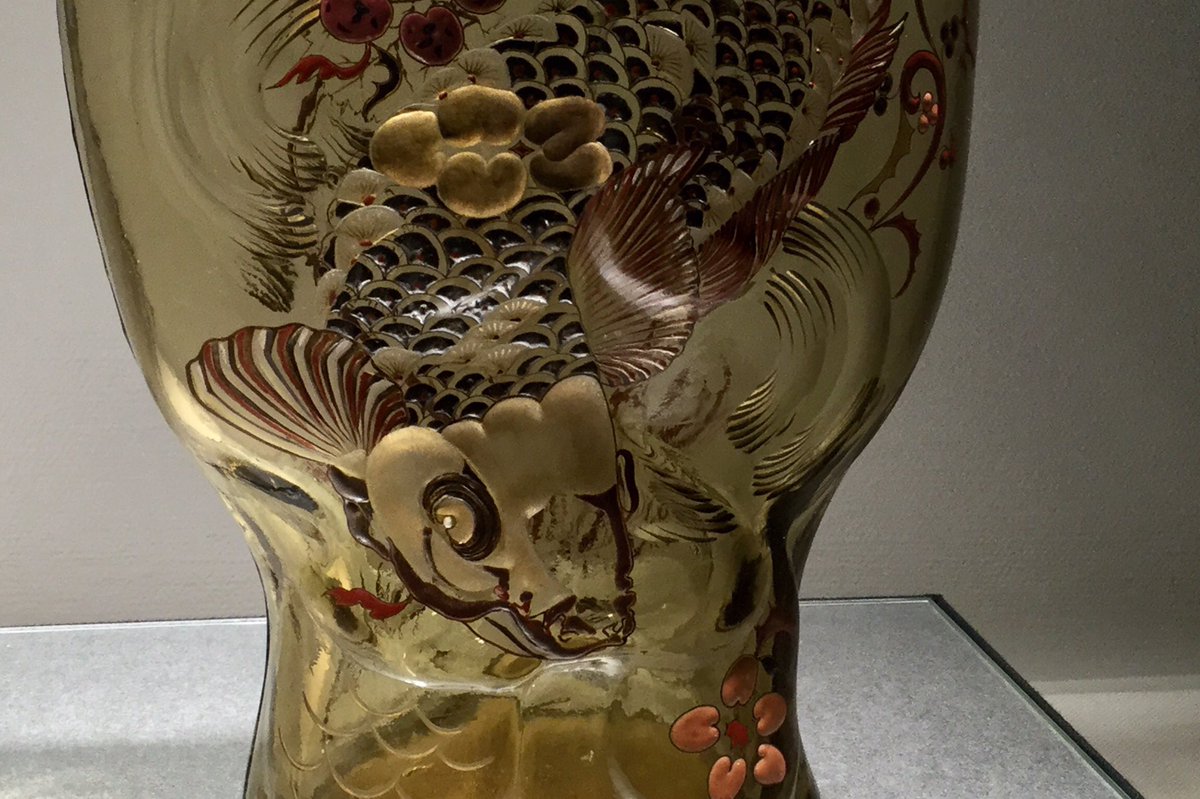 現在展示中です】 「鯉文双魚形花瓶」エミール・ガレ 1879-1889年 北澤