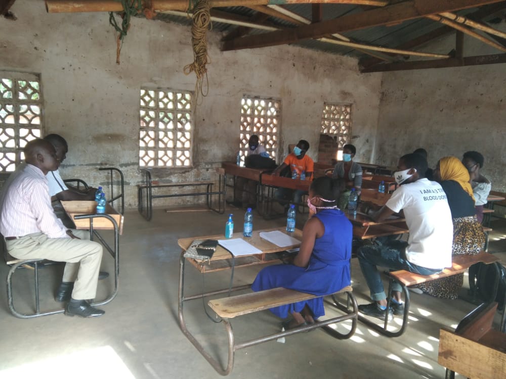 BatchRichard's tweet photo. Yesterday 14/2/21 Youth of Dowa Central had a Privilege to engage their Mp Mon. Harawa on the TOP Bill. He said he is ready to support it but needs more awareness to the rest of communities. @UNFPAMalawi @GliMalawi @FOCESE_Malawi @cisemalawi @SKChilima @unwomenmalawi https://t.co/SxUPDtALKI