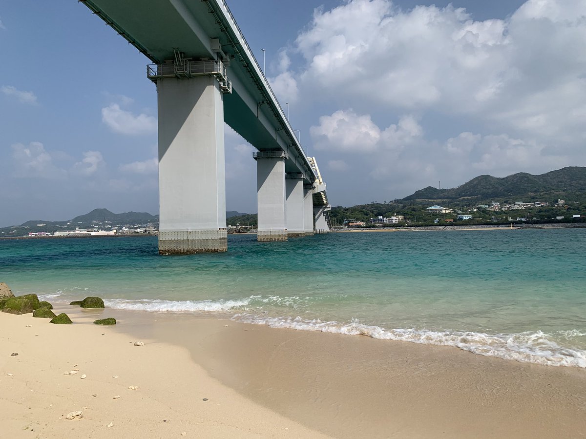 Kk 沖縄本島と瀬底島をむすぶ瀬底大橋 Kk 沖縄本島と瀬底島をむすぶ瀬底大橋