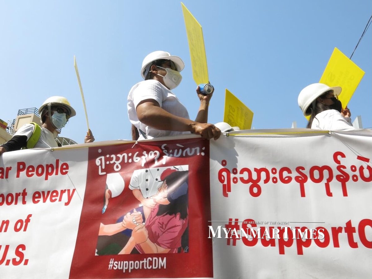 TheMyanmarTimes's tweet photo. ဖေဖော်ဝါရီ ၁၅ ရက်နေ့တွင် မန္တလေးမြို့၌ မန္တလေးအင်ဂျင်နီယာများအဖွဲ့မှ ဦးဆောင်သော တစ်ကြောင်း တည်းဖြင့် အင်အားသိန်းချီပါဝင်သည့် သပိတ်လမ်းကြောင်းဖြင့် ကန့်ကွက်ဆန္ဒဖော်ထုတ်နေသည်။ 
ဖြိုးဝေကျော်မြ/န်မာတိုင်းမ် https://t.co/ILkOJydXXk