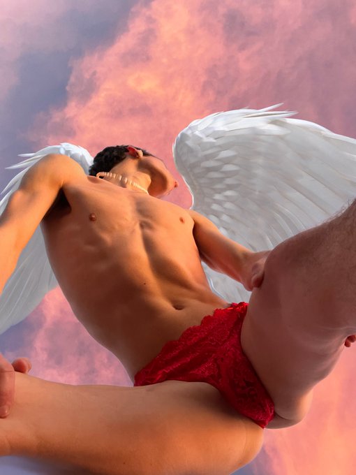 POV: cupid about to sit on your face https://t.co/XvBx2L6IMw