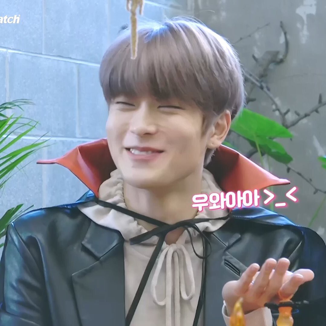 เอ๊า แต่งแวมไพร์เหมือนกันเรยนิจอน กัวๆ