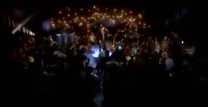 Aᴅɪᴠɪɴᴀ ʟᴀ ᴄᴀɴᴄɪᴏɴ

🎶 De un café pasamos al sofá
De un botón a todo lo demás
No pusimos reglas ni reloj
Aquí estamos solos tú y yo
Todo lo que ves es lo que soy
No me pidas más de lo que doy
No, oh oh 🎶

#AmoresMexiTurcos