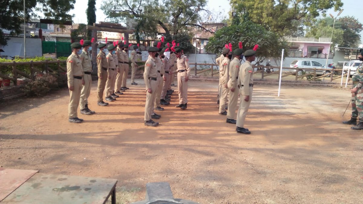 5Neemuch's tweet photo. THE EARTH RESONATES WHEN WE DRILL...
DAY 3 :- DRILL WITH WEAPON https://t.co/4o2Rmbv9kD