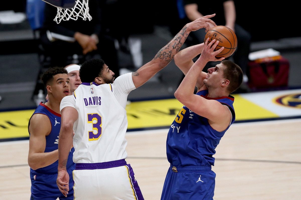 Lakers facing Anthony Davis injury concern as winning streak ends