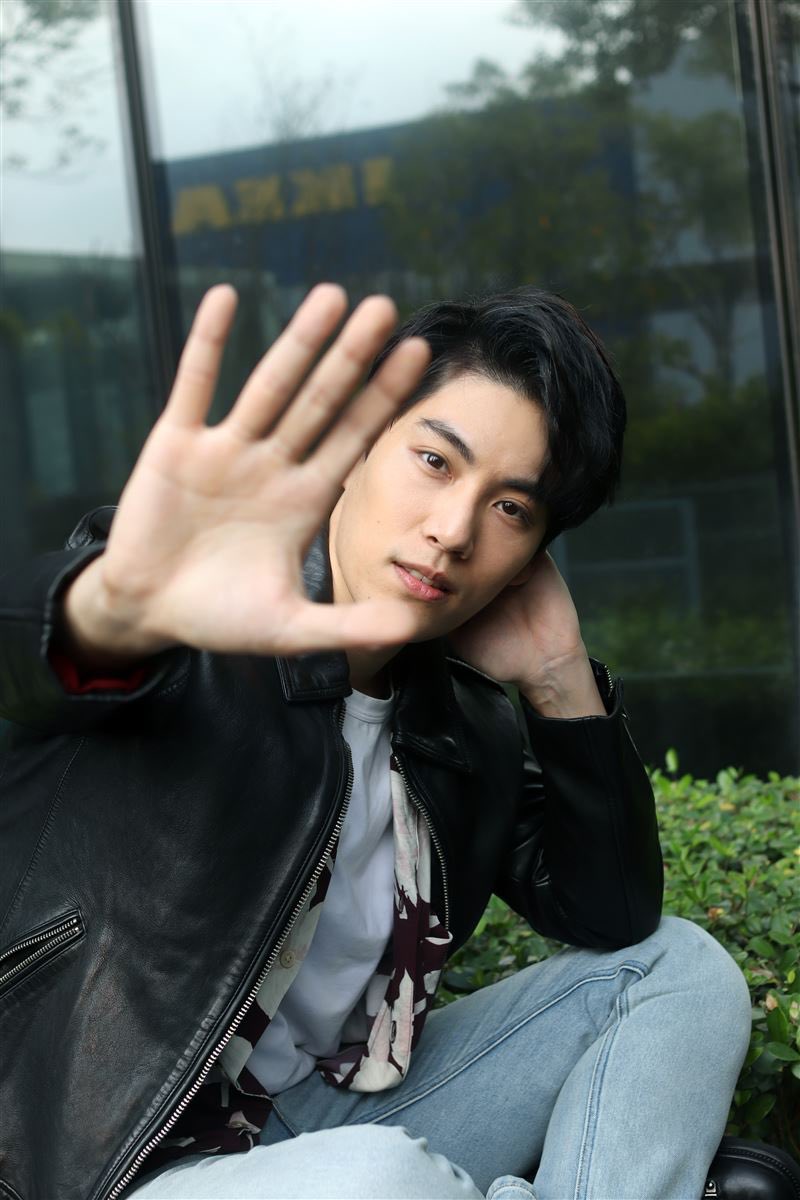 Джелли линь актриса. Певец ли мин линь. Линь юйтин биография. Линь юйтин биография. Линь хэлун.