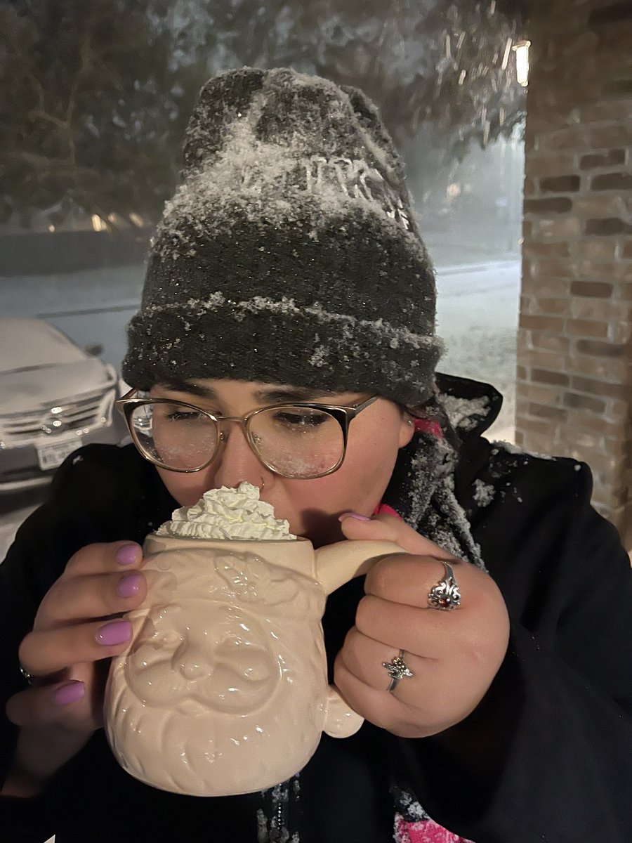 PatriciaG2020's tweet photo. We are enjoying the snow ❄️ Thankful to be safe at home. Prayers for those that have to work and be out on the road. #TeamGonzalezATT #MDPLife2020 #lifeatatt #Proud2byoung #STATENation https://t.co/MI6QRuVnQc