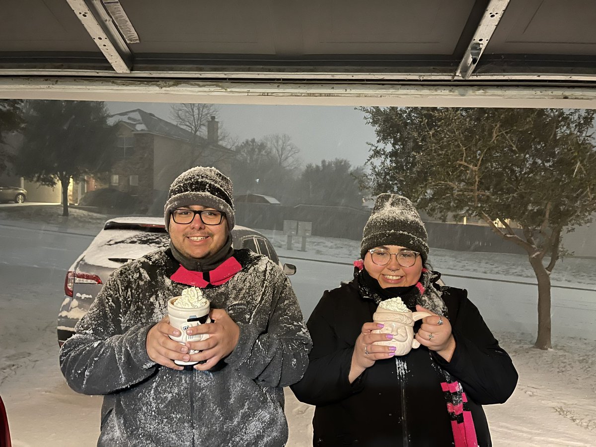 PatriciaG2020's tweet photo. We are enjoying the snow ❄️ Thankful to be safe at home. Prayers for those that have to work and be out on the road. #TeamGonzalezATT #MDPLife2020 #lifeatatt #Proud2byoung #STATENation https://t.co/MI6QRuVnQc