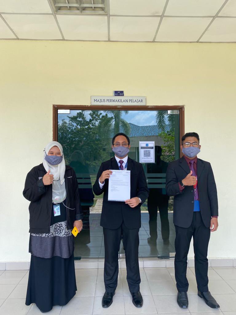 PENYERAHAN MEMORANDUM PENJELASAN YURAN PELAJAR 

Kehadiran: YDP MPP bersama bendahari mpp dan presiden PMFSU (wakil badan pelajar yang berkesempatan turun).

Alhamdullilah kami baru menyerahkan memorandum dahulu pada hari ni memandangkan Bendahari USIM belum berkesempatan untuk