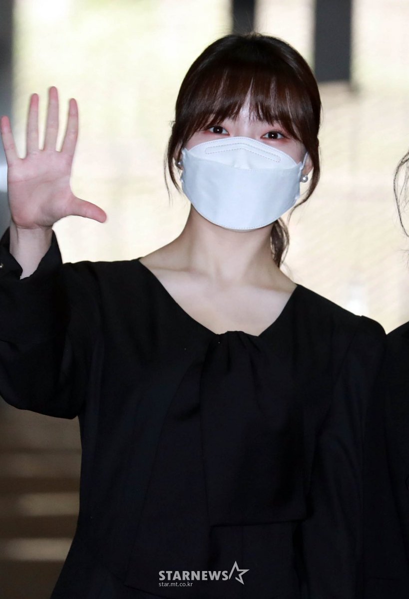 ohayouindah's tweet photo. Suka sama fashion mereka, simple tapi elegan ✨🌟🤍
#여자친구 #GFIREND #예린 #Yerin #신비 #SinB @GFRDofficial https://t.co/yIeyllTL0h