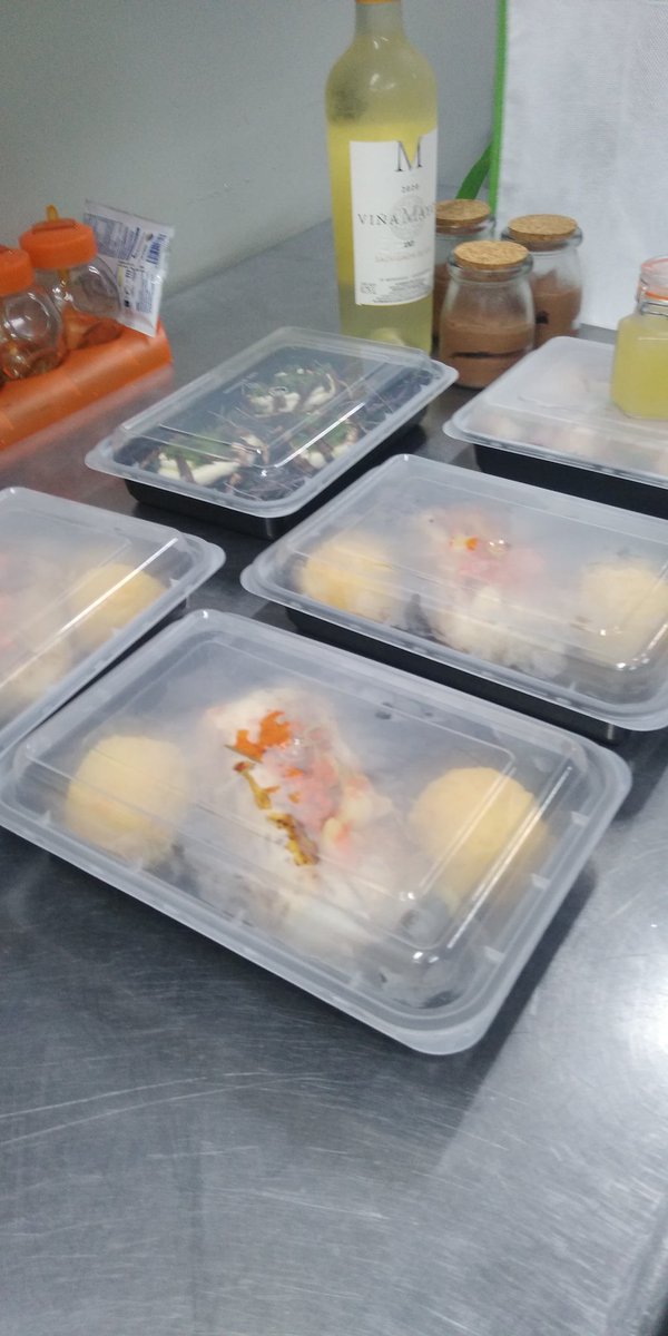 lachefzerpa's tweet photo. Así termino el día 14/02/2021, muchos clientes celebrando con @zermaca . #DiaDeLosEnamorados #DiaDelAmorYlaAmistad 
#caracas #elhatillo #FelizViernesATodos #lachefzerpa https://t.co/nGBFcVuVWS