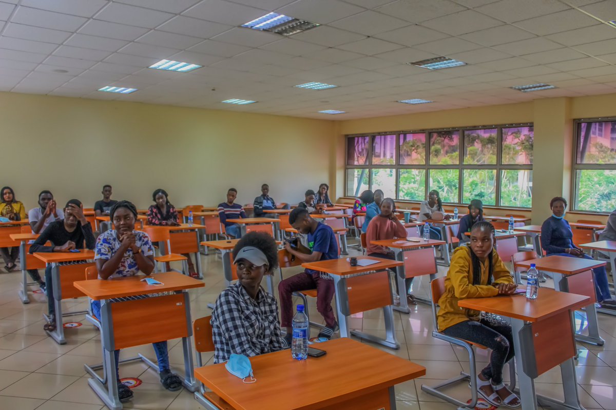 SavedEliseus's tweet photo. Look at my audience and know my book is for people between 17-35 old
#BorntoBeHuman
#Abatwip
#Burundi https://t.co/8eLgBy2CJI