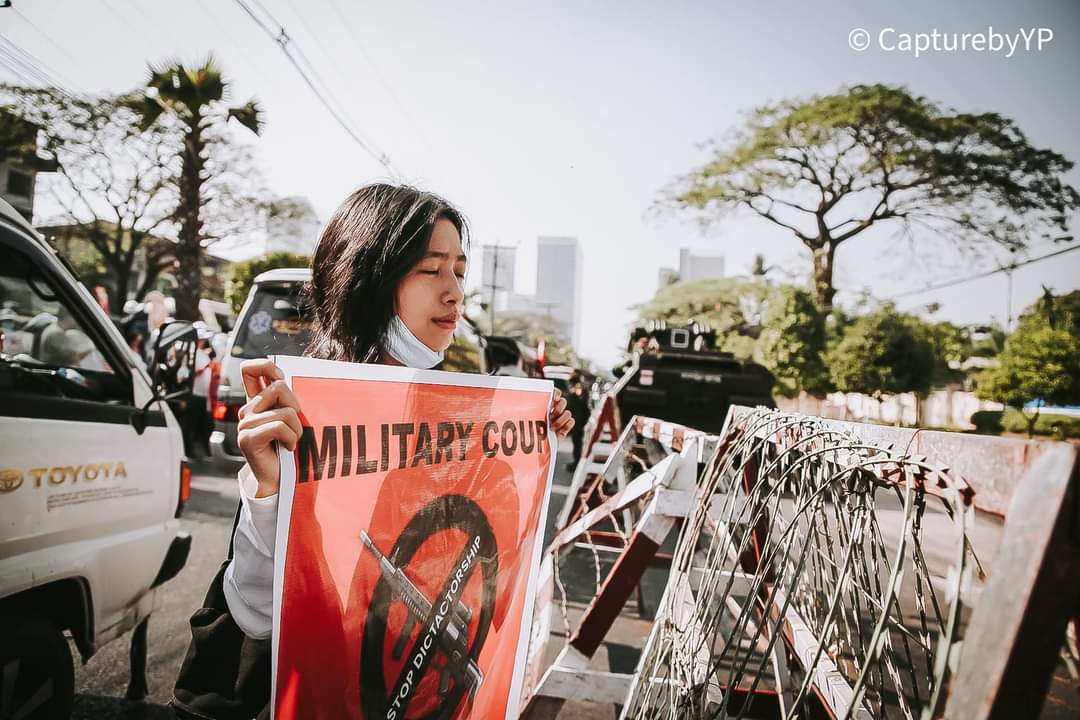 Feb 15.  2021

Tank  Surrounded by a large army
We,the unarmed people, have no reason to be happy.

#ရုံးမတက်နဲ့ရုန်းထွက်
#rejectmilitarycoupmyanmar
#cilvildisobediencemovement
#JusticeForMyanmar