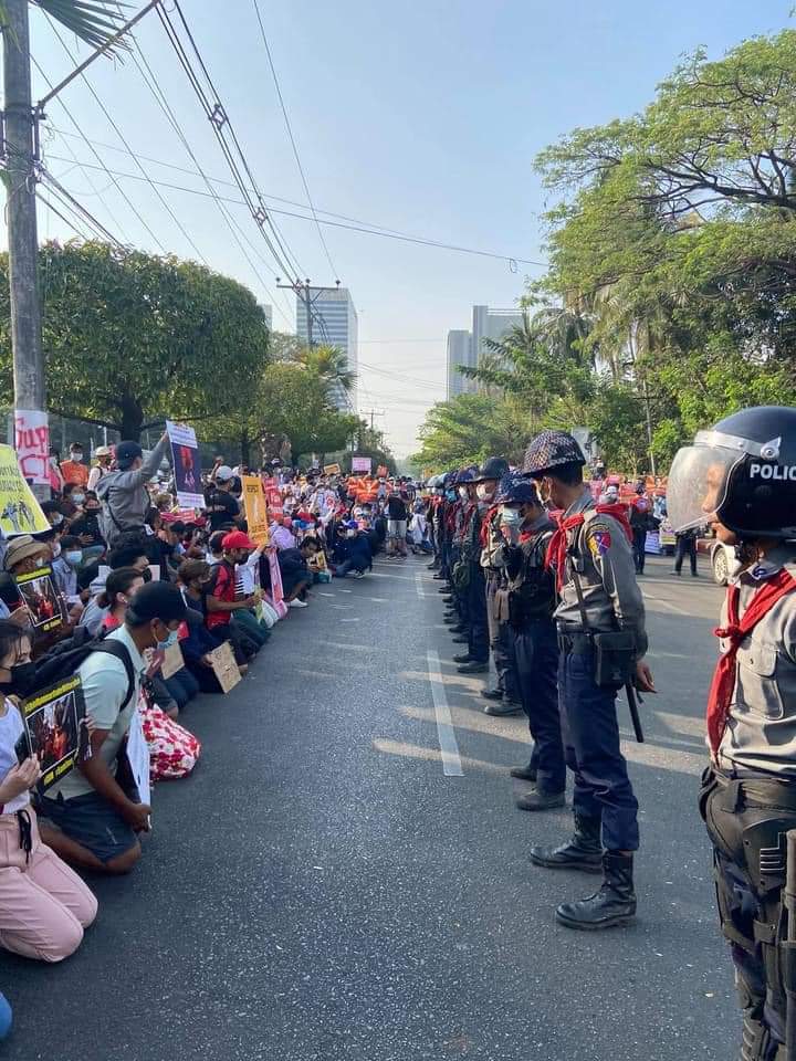 bluemr88's tweet photo. #WhatsHappeningInMyanmar 
#SaveMyanmar 
#Feb15Coup 
#RejectMilitaryCoup https://t.co/0lenCCyvdS