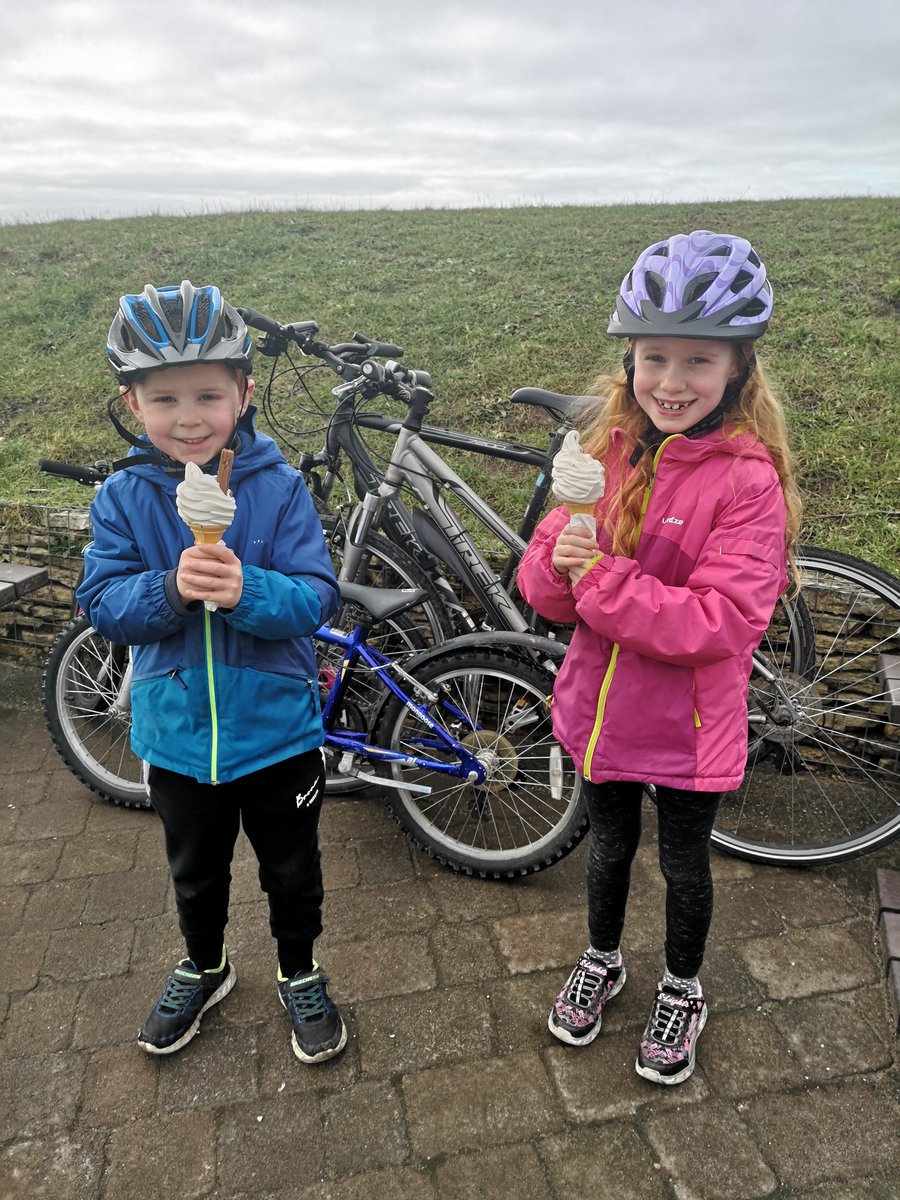 A well deserved ice cream after cycling to Hengistbury head 🚴🍦 <a href="/AvonwoodYear1/">Avonwood Primary School Year 1 Team</a> <a href="/AvonwoodYear3/">Avonwood Primary School Year 3 Team</a>
