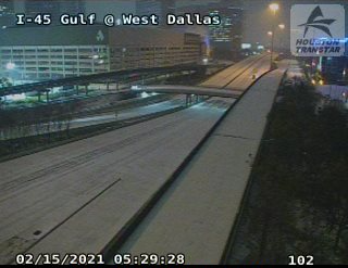 houstontranstar's tweet image. Houston's freeways are completely covered with ice. STAY HOME.