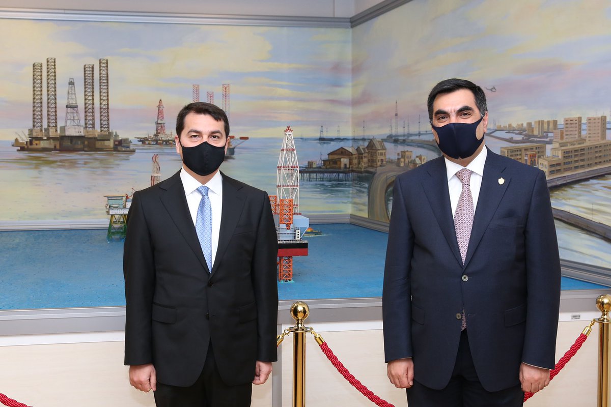 Bakı Ali Neft Məktəbində gənclərimizin, xalqımızın sevimlisi olan Hikmət Hacıyevlə görüş hər birimiz üçün unudulmaz, maraqlı anlarla yadda qaldı. 

Tələbələrimizin dediyi kimi, <a href="/HikmetHajiyev/">Hikmet Hajiyev</a> Könüllərin mühəndisidir!