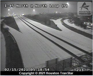 houstontranstar's tweet image. Houston's freeways are completely covered with ice. STAY HOME.