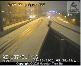 houstontranstar's tweet image. Houston's freeways are completely covered with ice. STAY HOME.