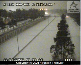 houstontranstar's tweet image. Houston's freeways are completely covered with ice. STAY HOME.