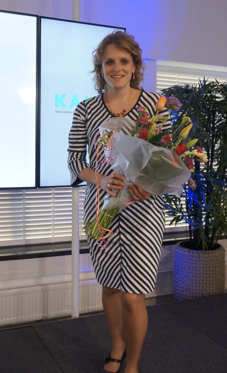 Het #KAMGCONGRES2021 gaf podium aan 2 artsen van onze afdeling met de Stimuleringsprijs opleiding arts M + G  voor @HaMargreet met <a href="/ABCD/">Nath</a>-studie en als dagvoorzitter <a href="/LandKarine/">Karine van 't Land</a>. Gefeliciteerd @HaMargreet met deze mooie prijs!