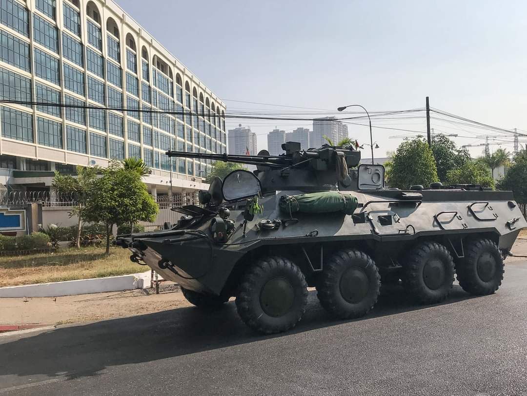 eithinzarmg's tweet photo. The military is threatening the peaceful protest of the Burmese people.
#WhatsHappeningInMyanmar
#WestandwithUSArmy
#SaveMyanmar https://t.co/ZgfrpDfxqt