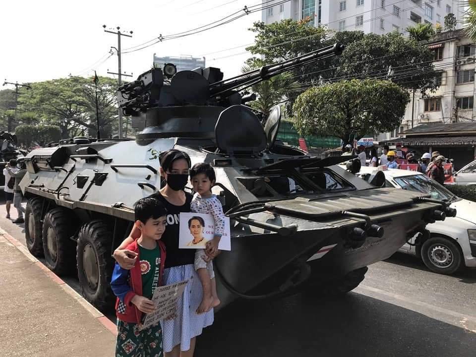 LPT_Breeze's tweet photo. In #Yangon #Myanmar today #protesters and #Military #APC  #BTR-3U .The #protesters take photo with BTR-3U and #peacefully on both side. Patr 1 https://t.co/UGf1cz2yJw
