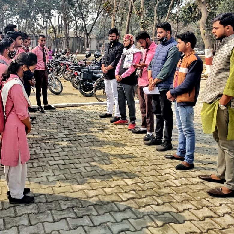 AkhiShastri's tweet photo. #ABVP #mlk_pg_college_balrampur #कालेज_इकाई #बलरामपुर #dm_office पर #LRO जी को कार्यकर्ता छात्र छात्राओं की समस्या ही नहीं उसका समाधान युक्त ज्ञापन सौंपा #कॉलेज_अध्यक्ष #bhaiyaji #अक्षय_राष्ट्रवादी @GhanshyamShahi1 @Ramesh_Gariya @Shreeharib1 @ABVPVoice @Abvp4Awadh @abvpnehakhan https://t.co/EAxT57bnDt