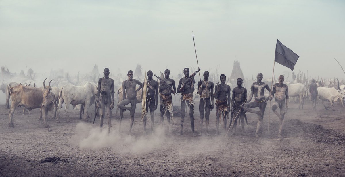 AfricaFactsZone's tweet photo. Mundari people of South Sudan view cows as their most valuable assets, that they protect them with machine guns. https://t.co/IHYweHeQ7F