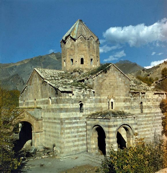 yeghig's tweet photo. #Azerbaijan's policy of #culturalgenocide. 
Demolish Surb Tovma (St Thomas Cathedral), which tradition states was founded as a chapel by Bartholomew the Apostle. Photo by Argam Ayvazyan from his archives of photos from 1970-1981.  
Build a mosque in its place.
#Nakhichevan. https://t.co/Yc3bHa2kuA