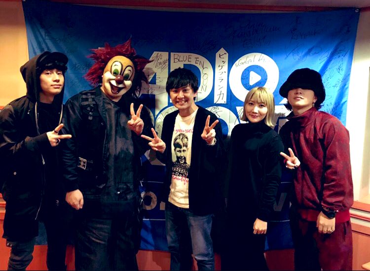 katojun0702's tweet photo. 🌟🤡 #セカオワ スペシャル🤡🌟

今夜19時スタートです！
楽しみましょう😊

そして‼️
抽選で1名様に【メンバー全員のサイン入��ポスター】もプレゼント🎁

メッセージ送ってゲットしてね。
#ラジグル 公式LINE👇
📲https://t.co/zX97TRkVKU

写真は、以前ゲストに来てくれた時。
懐かしいな〜✨ https://t.co/v4NNvQt13f