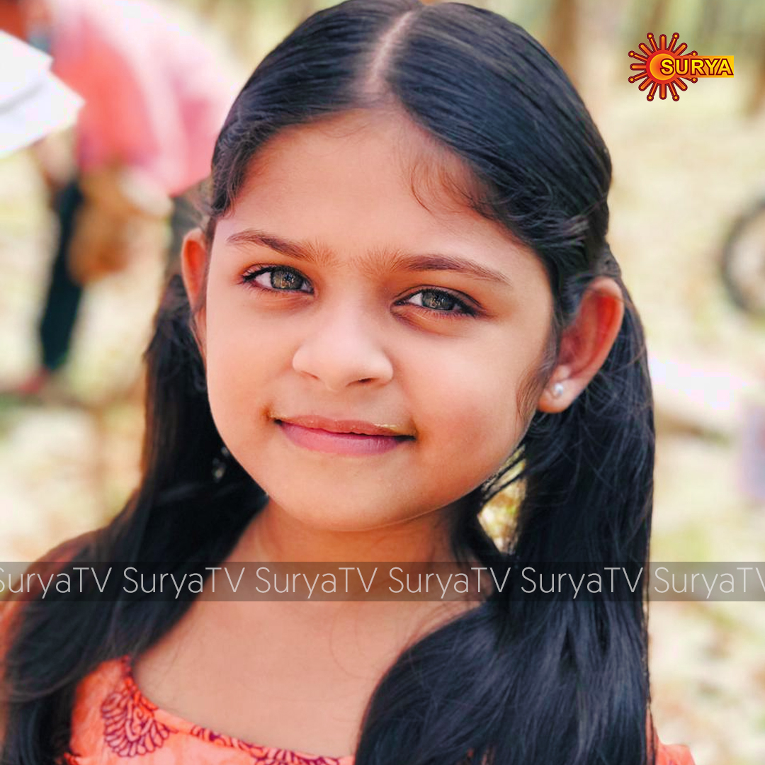 SuryaTV's tweet photo. സ്ക്രീനിലും ഓഫ്-സ്ക്രീനിലും മാലാഖക്കുട്ടി തന്നെ 😍😍
ENTE MATHAVU | MON - FRI | 8 PM
#StraightFromSets #FunAtLocation
#SuryaTV #SerialsOnSuryaTV #EnteMathavu #EnteMathavuOnSuryaTV #Angel https://t.co/bRNyayUogj