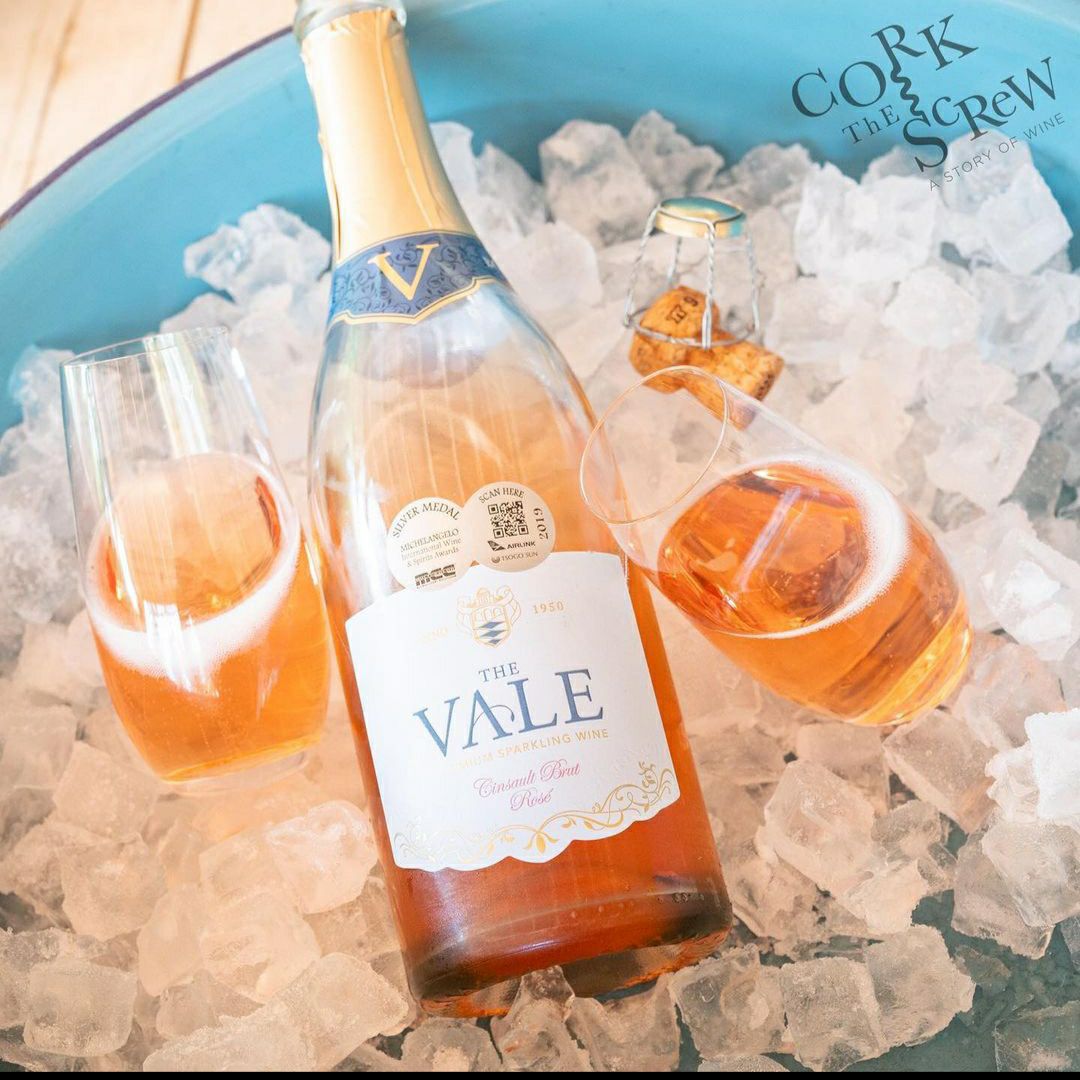 bonnievalewines's tweet photo. Sparkle this Summer with Bonnievale Wines' The Vale Cinsault Brut Rosé!! 🥂
See original post at: https://t.co/xDLqi01QQU
#BonnievaleWines #Vale #SummerBubbles https://t.co/25HNsyQdNc