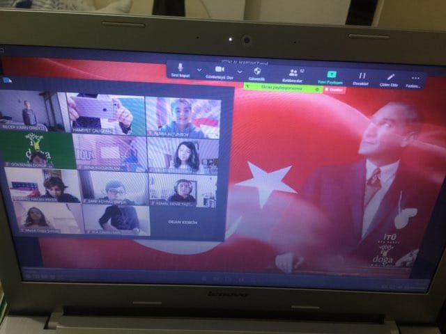 Öğretmenin ilgisi ve sevgisi, bir öğrencinin en temel ihtiyaçlarındandır.2. Dönemde de okulumuzun en büyük gücü değerli akademik kadromuz, öğrencilerimizin en büyük destekçisi sevgi dolu öğretmenleri olacak.🐝☘️🐝<a href="/mehmetkaracaitu/">Mehmet Karaca</a> <a href="/serozeren/">Serhat Özeren</a> <a href="/AliRizaLule/">Ali Rıza Lüle</a> <a href="/nazli10er/">Nazlı Sert</a> <a href="/DogaOkullari/">Doğa Koleji</a>