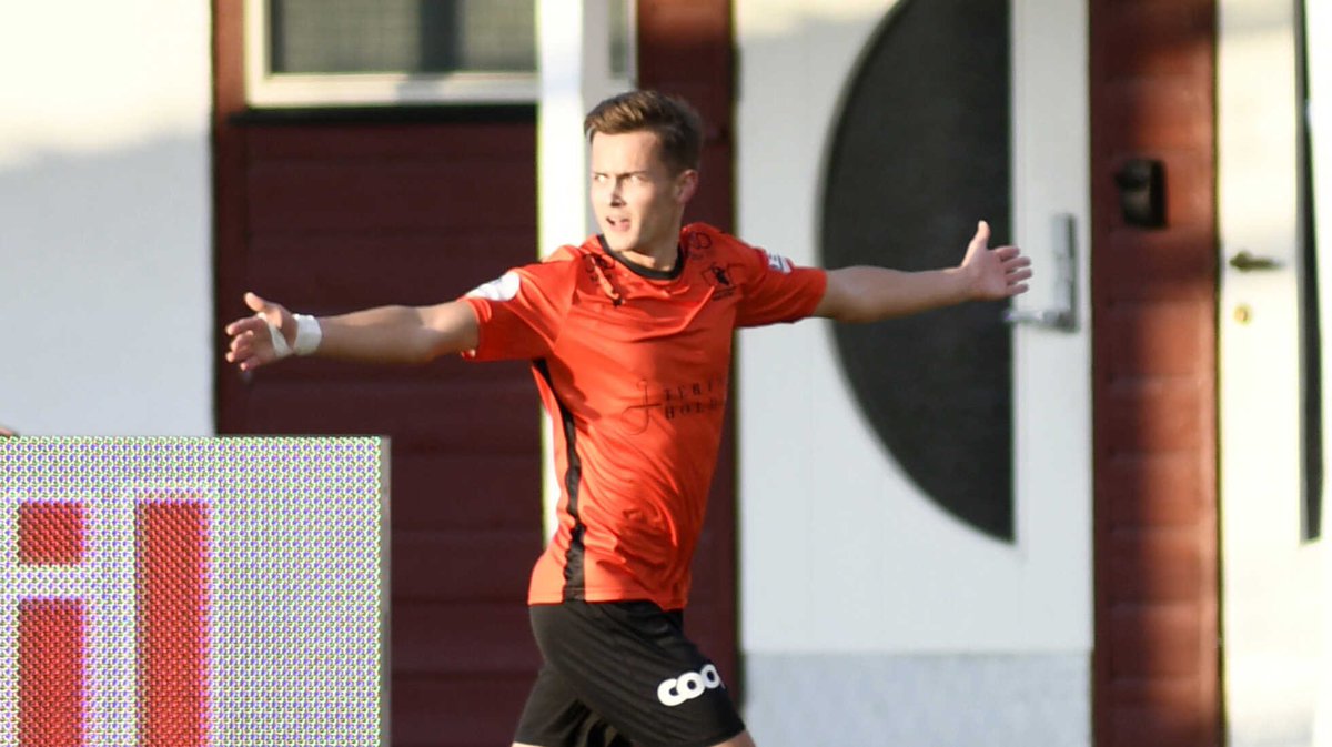 🔵🚨 Henrik Udahl (24) vender tilbake til Vålerenga. Obosligaens toppscorer presenteres mandag som ny VIF-spiller, får VG bekreftet. Etter å ha blitt coronatestet må han fullføre medisinsk, så signerer han en treårskontrakt. Koster mellom 500.000 og 1 million kroner.