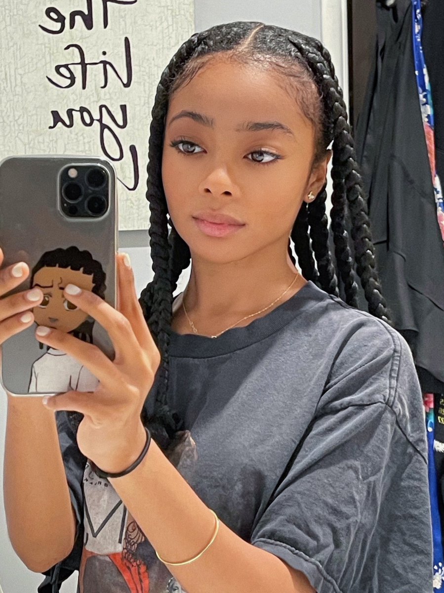 skaijackson's tweet photo. No makeup ✨ https://t.co/hvCavfIV5i