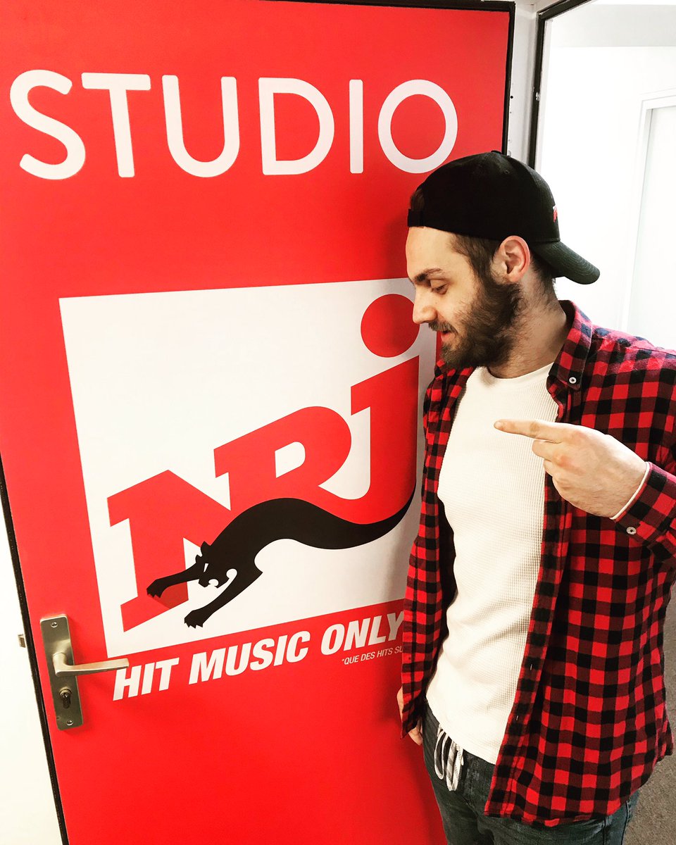ACXVoff's tweet photo. Ce matin p’tite interview en compagnie d’ @KevinDurandd pour @NRJhitmusiconly @nrjtours37 à découvrir bientôt 👀                                  #NRJ #music #tours #nrjradiostream https://t.co/69fqLxnwi9