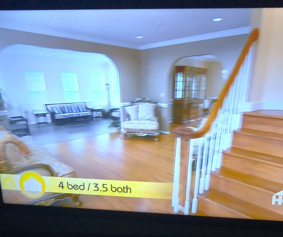 Now onto House 3 which IS ALMOST 6,000 sq ft which is like the size of 2-3 fast food restaurants or almost 1 Golden Corral.But it ONLY has FOUR br & 3.5 ba...what??