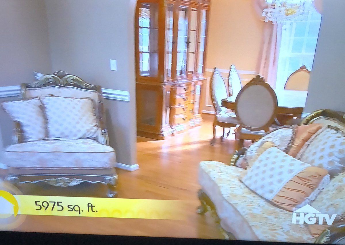 Now onto House 3 which IS ALMOST 6,000 sq ft which is like the size of 2-3 fast food restaurants or almost 1 Golden Corral.But it ONLY has FOUR br & 3.5 ba...what??