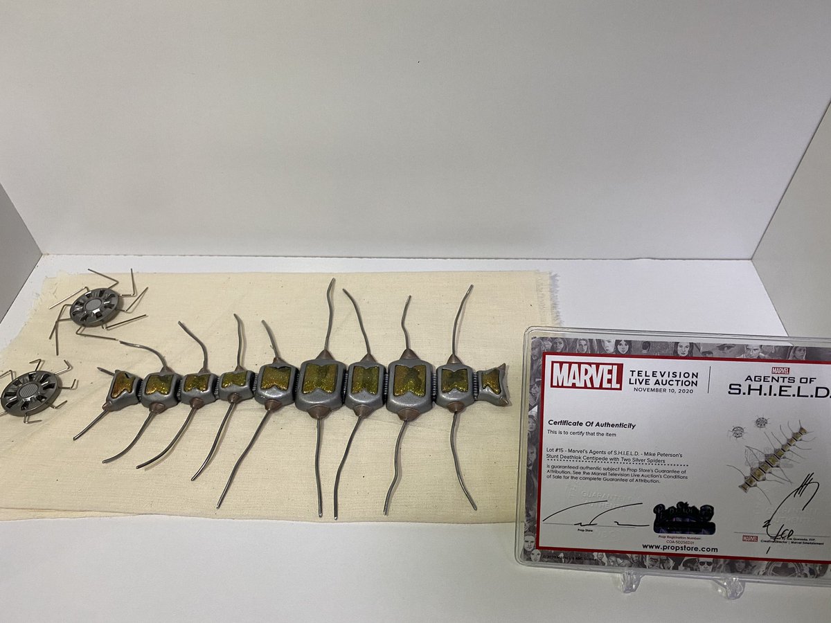 mace_mcu's tweet photo. ファイナルシーズンの日本配信が迫る中、昨年末のAoSオークションで手に入れたアイテムが遂に届きました‼︎
シーズン1のキーアイテムである、ムカデ(centipede)です！
大好きなドラマの撮影で実際に使用された小道具を入手でき、とても嬉しいです。
#AgentsOfSHIELD #MarvelTVAuction https://t.co/lcJ5djAEWe