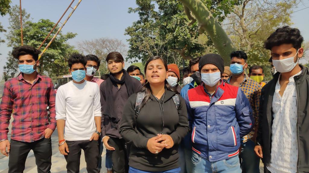 anubha1812's tweet image. #AKTU Students at @myogiadityanath jis house.
Just met @kpmaurya1 ji and gave him letter explaining their concern , issues and relief they want. 
Keshav ji said he will go though the letter and will take necessary action.
Hope @UPGovt will help