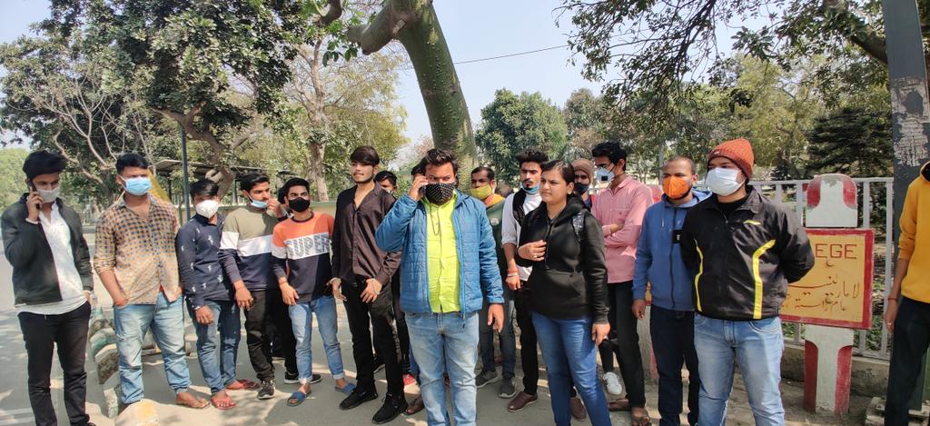 anubha1812's tweet image. #AKTU Students at @myogiadityanath jis house.
Just met @kpmaurya1 ji and gave him letter explaining their concern , issues and relief they want. 
Keshav ji said he will go though the letter and will take necessary action.
Hope @UPGovt will help