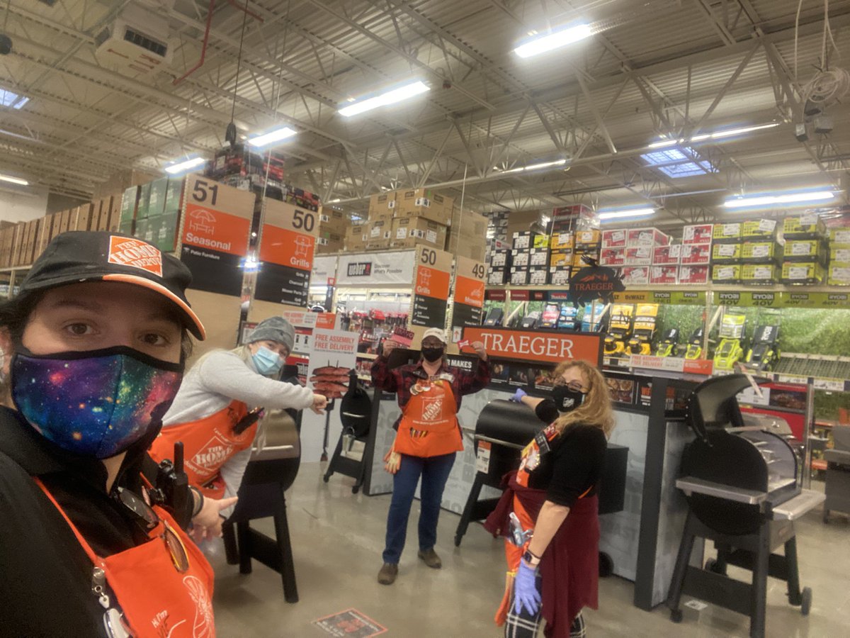 vtators11's tweet photo. Angel getting a Bravo for customer service..  Great Job Lady keep up the hard work.  #team8445 https://t.co/QdketiH7Zx