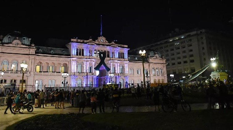 وفاة الرئيس الأرجنتيني السابق كارلوس منعم عن 90 عاما