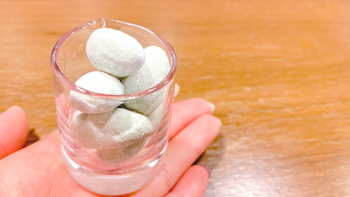 らびこ びこちーの ホワイトチョコってそんな好きじゃないけど今回使ったホワイトチョコ優しい甘さで美味しかった アマンドショコラにしたらいい感じだった キャラメリゼは苦めに コロコロしててかわいい ๑o ༥ O