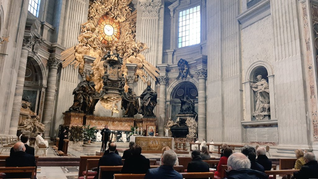 d_abdelmoula's tweet image. W Bazylice Watykańskiej trwa modlitwa w intencji mieszkanców Europy - Msza dziękczynna za 30.lecie powstania #Grupy #Wyszehradzkiej.