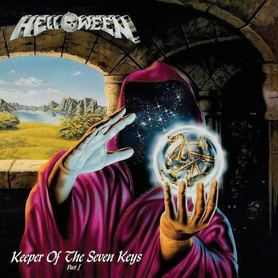 La K-Fan destaca varias cosas ocultas pero en base a lo que encontró sobre la portada de Helloween, indagué más sobre esto."The Keeper Of The Seven Keys" traducido sería El Guardián de Las 7 Llaves.Hay 7 llaves dentro del orbe, igual a Power hay 7 orbes atrapados por el robot.