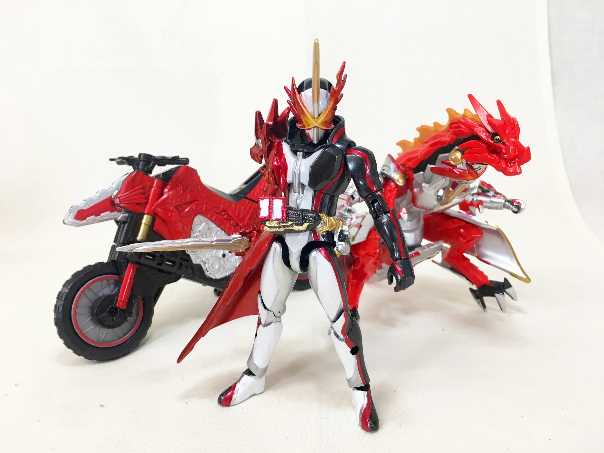 (塗装)仮面ライダーセイバーRKF フィギュア 3セット RKF 仮面ライダーセイバー ドラゴニックナイト＆ワンダーコンボ
